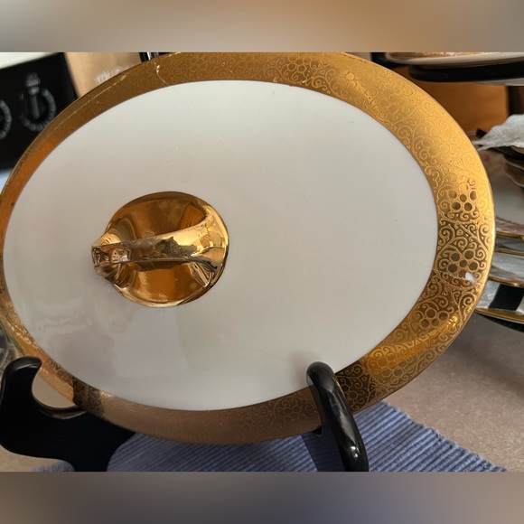 Vntg. 18k gold Royal LB Bavaria Oval casserole.used. Good for decoration . - Picture 11 of 16